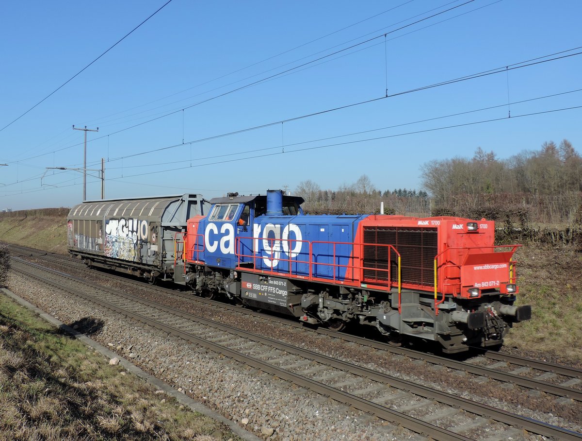 Mumpf - 14.02.2019 : Am 843 071 fährt nach Frick...