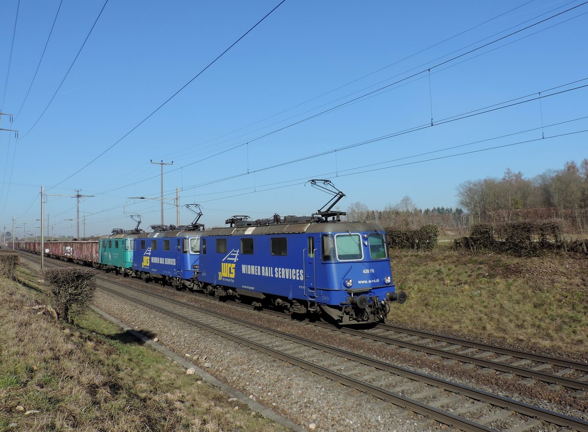 Mumpf 14.02.2019 : Drei Loks von WRS sind auf der Bözberglinie unterwegs : es handelt sich um 430 115 - 421 381 und 430 114.