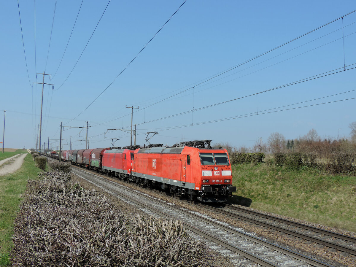 Mumpf - 25. März 2022 : 185 108 + 125 mit einem Gemichten in Richtung Bözberg unterwegs.