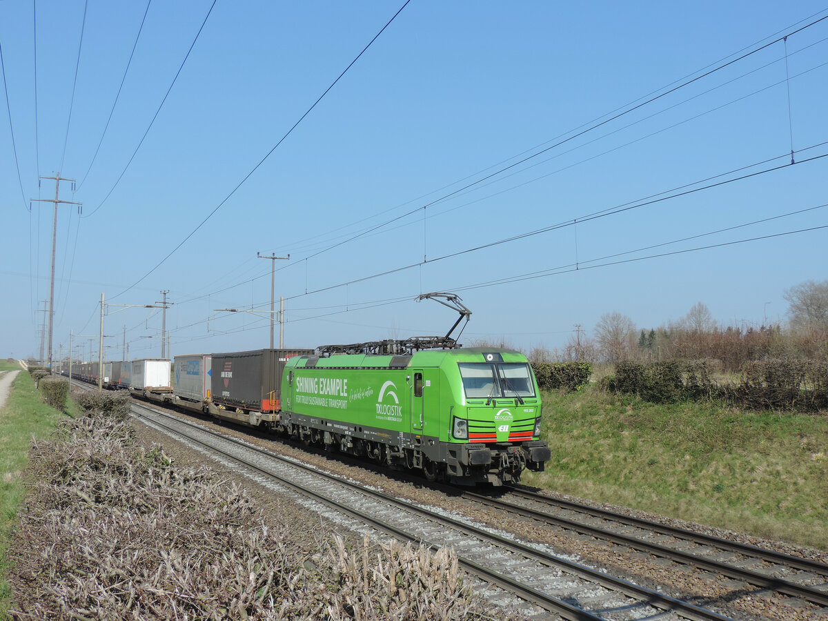 Mumpf - 25. März 2022 : ELL für TXL Werbelok 193 283  Shining Example  mit einem KLV in Richtung Bözberg unterwegs.
