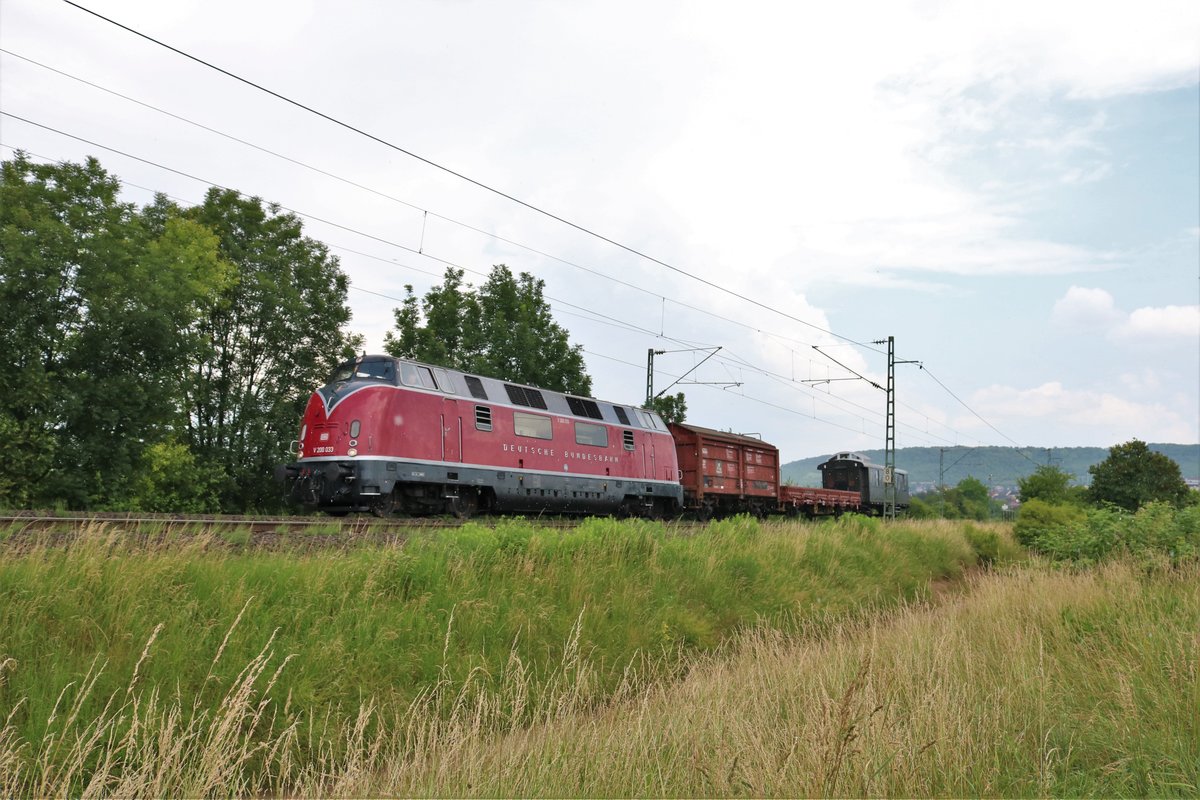 Museuemseisenbahn Hamm V200 033 mit drei historischen Güterwagen am 10.06.18 bei Gau Algesheim 
