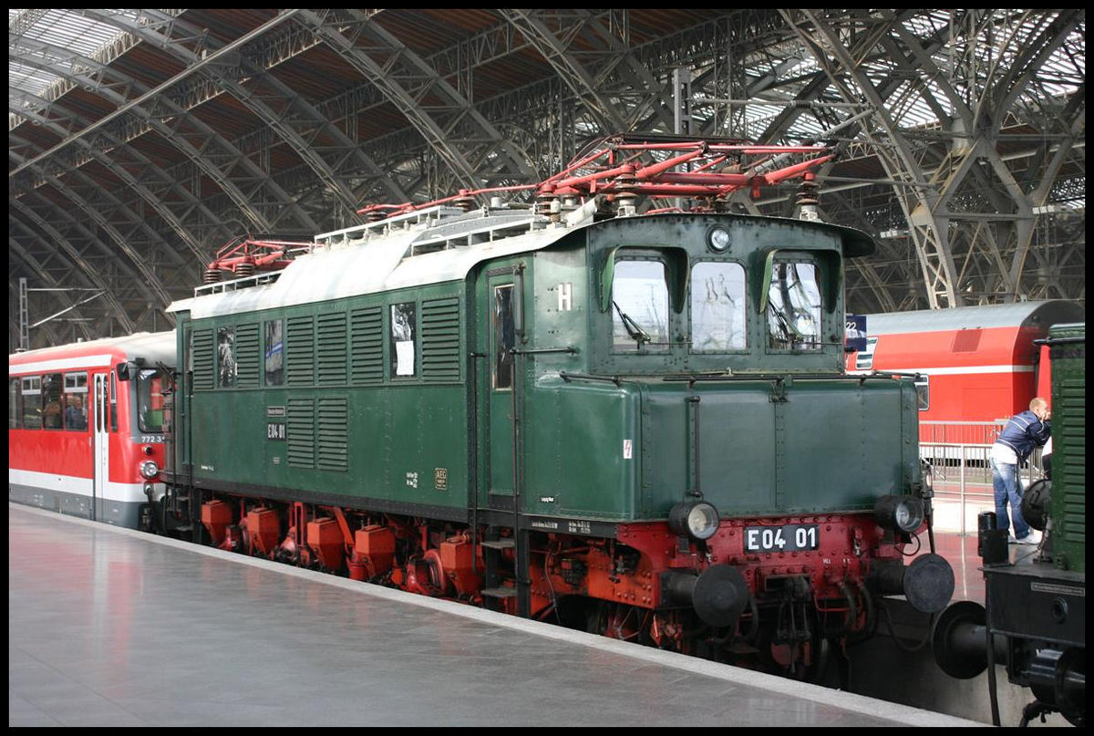 Museums E Lok 0401 am 27.08.2006 auf Gleis 24 im HBF Leipzig.