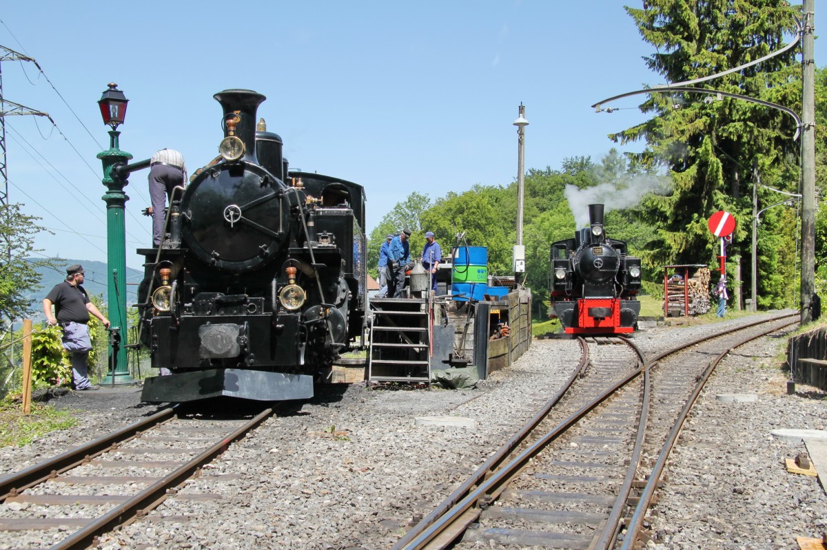 Museumsbahn Blonay-Chamby.links Dampflok HG3/4(1913)Nr.3 ex.Brig-Furka-Disentis Bahn(BFD)rechts die Mallet Dampflok G 2x2/2 Nr.105 MGB Karlsruhe 1918 beim Wasser und Kohle fassen.Chamby,Depot Chaulin 07.06.14