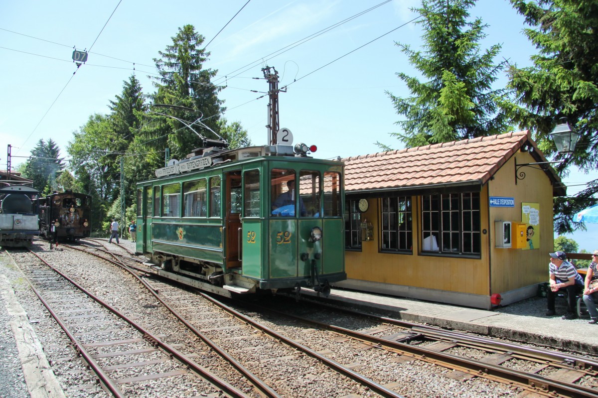 Museumsbahn Blonay-Chamby.Triebwagen der Strassenbahn Bern,Ce2/2 Nr.52(1914)im Gegenlicht.Chamby,Depot Chaulin 07.06.14