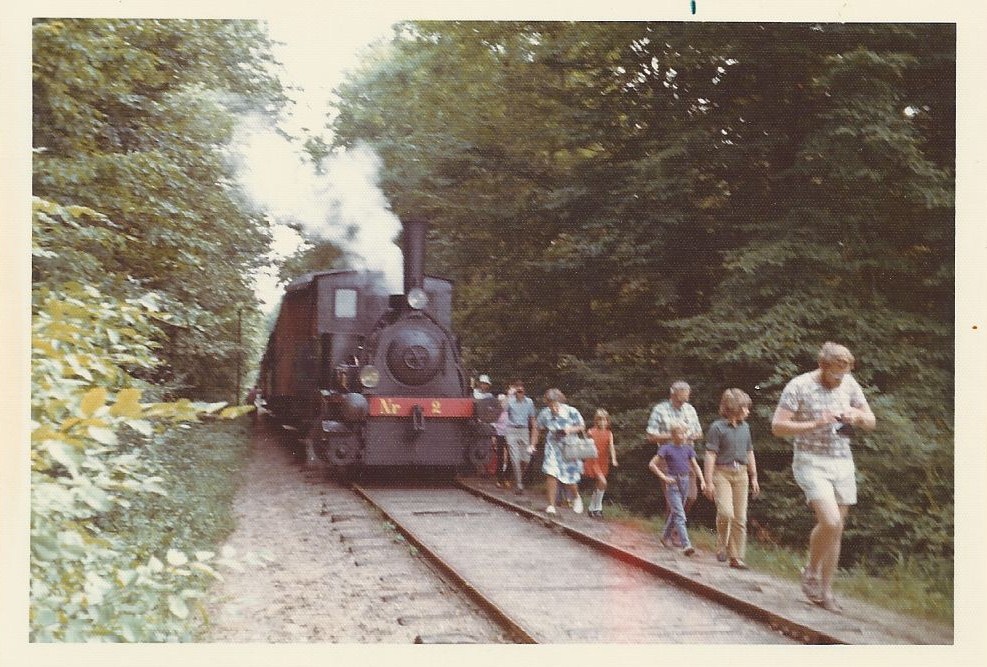 Museumsbahnen  Maribo - Banholm  Kge Nr. 2, Fotohalt in
 Merrit Wald  Juli 1974