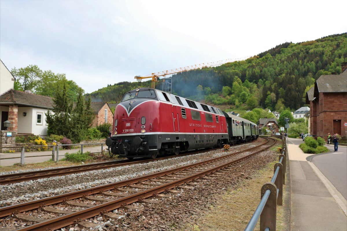 Museumseisenbahn Hamm V200 033 mit Sonderzug beim Dampfspektakel in Kordel Bahnhof mit einen Sonderzug am 28.04.18