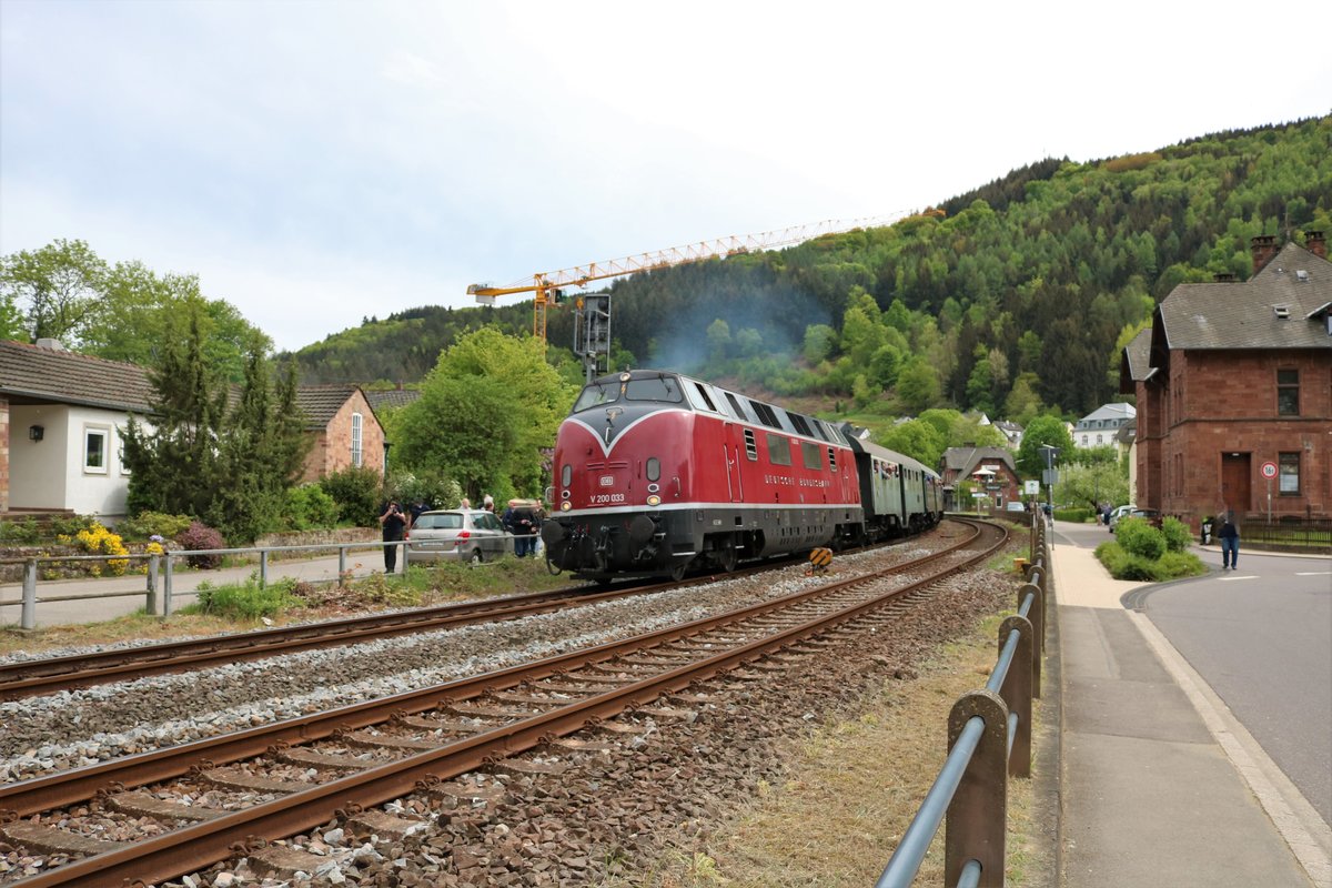 Museumseisenbahn Hamm V200 033 mit Sonderzug beim Dampfspektakel in Kordel Bahnhof mit einen Sonderzug am 28.04.18