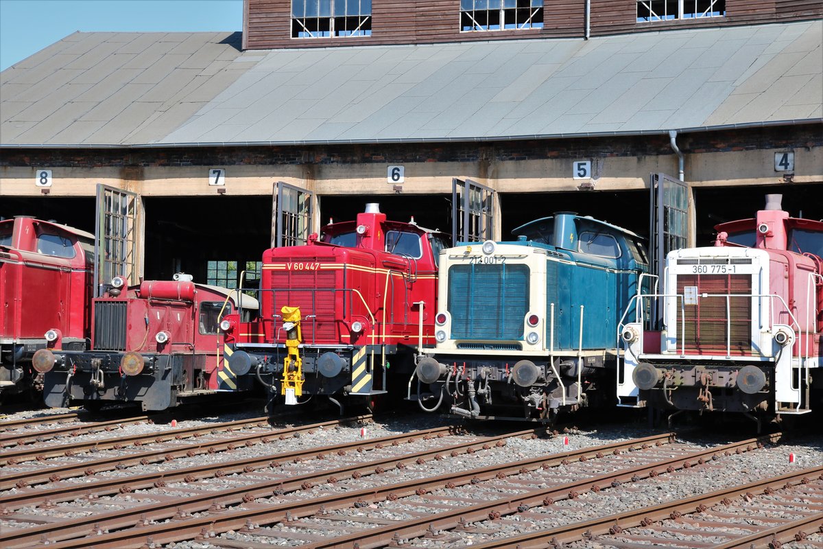 Museumseisenbahn Hanau Köf2 323 xxx, V60 447 und 212 001-2 am 05.05.18 beim Lokschuppenfest in Hanau 