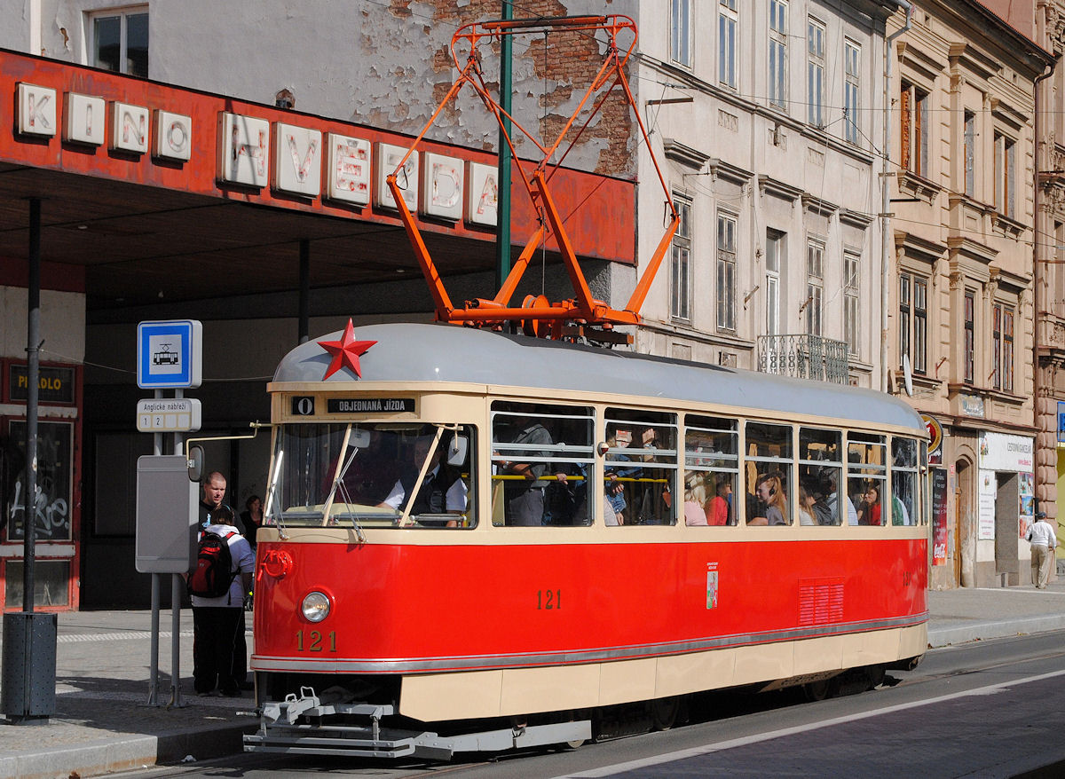 Museumstriebwagen 121 der Reihe T1, Pražska. ( 18.09.2015 ) 