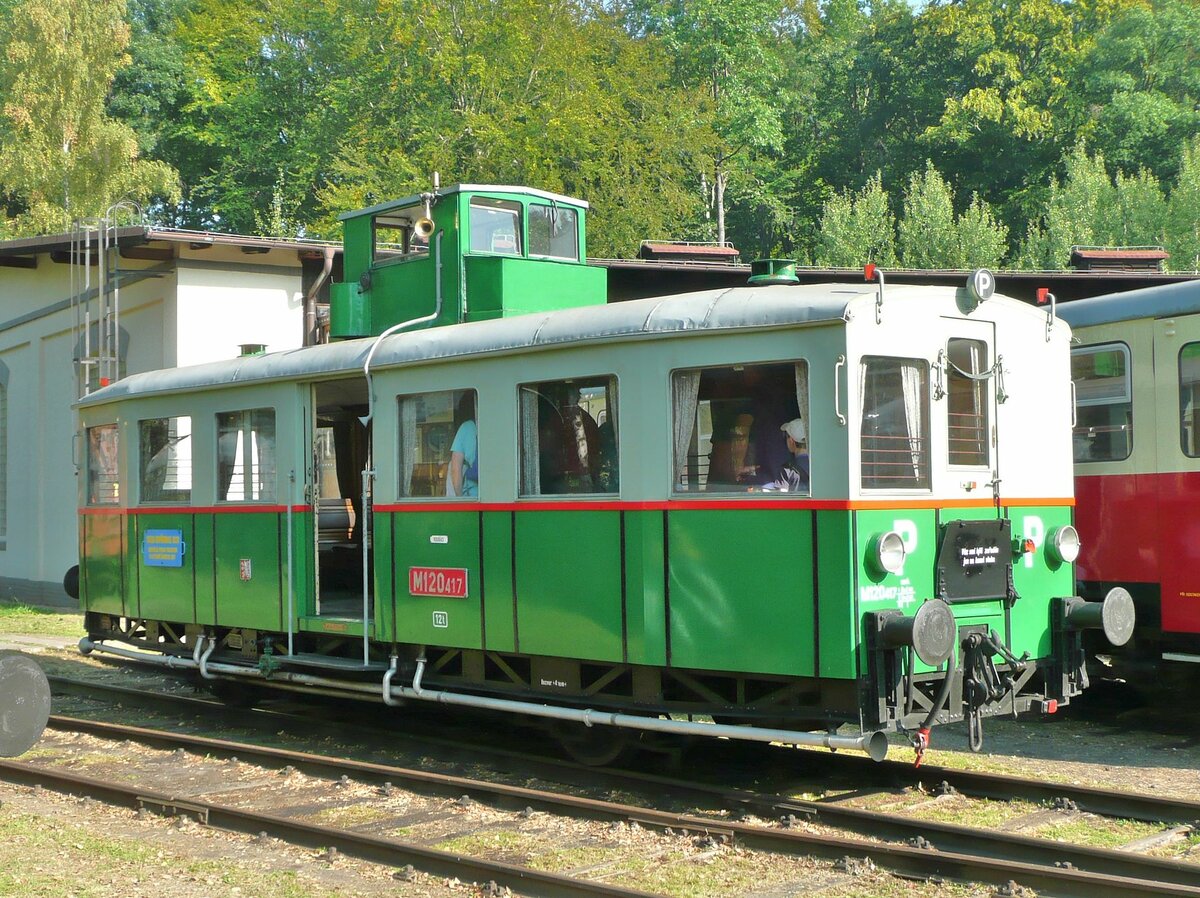 Museumstriebwagen M 120.417 im Eisenbahnmuseum Lužná u Rakovníka, fotografiert am 10.09.2016