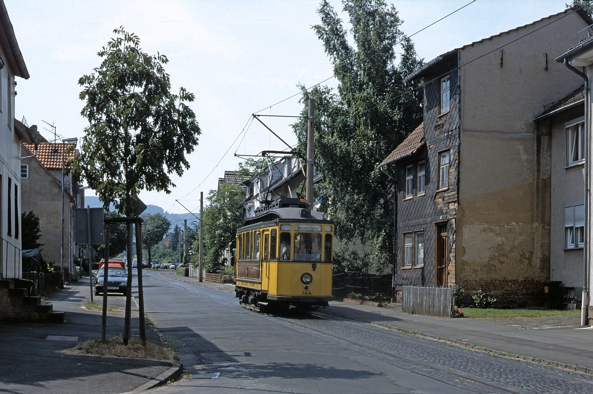 Museumswagen 144 (1909) von der Hessenschanze kommend in Kassel-Kirchditmold (August 1997).