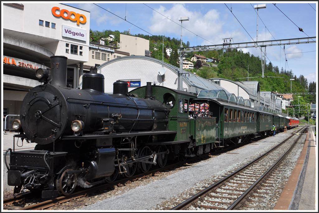 Muttertagsdampffahrt mit G 4/5 107  Albula  in Thusis. (10.10.2015)