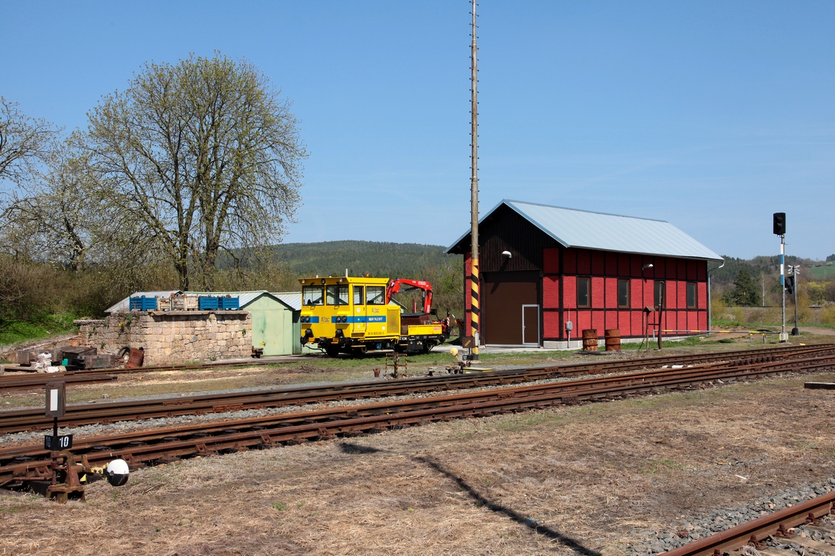 MUV 74.2 017 im Bf Mladotice am 19.04.2018.