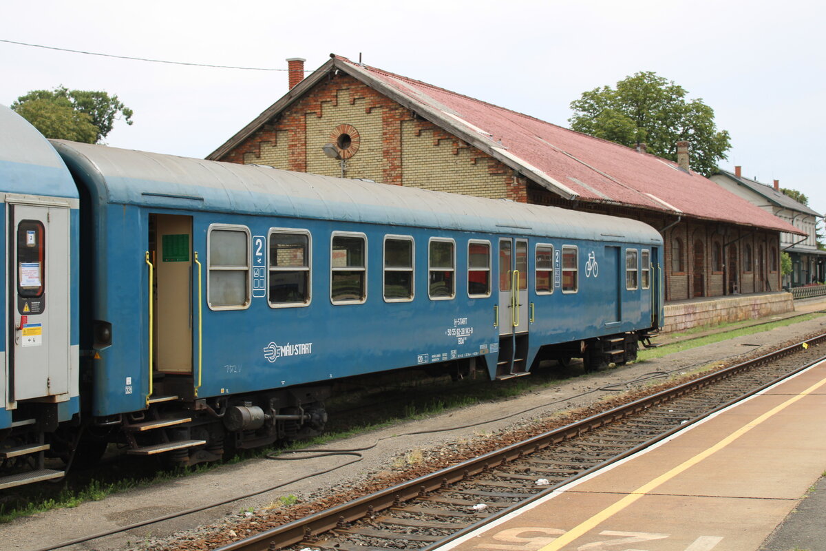 MV H-START 50 55 82-28 143-0 BDd⁸⁹⁰ im Ex 1973  Csabai Tekergő  nach Bkscsaba, am 26.07.2025 in Tapolca. 
