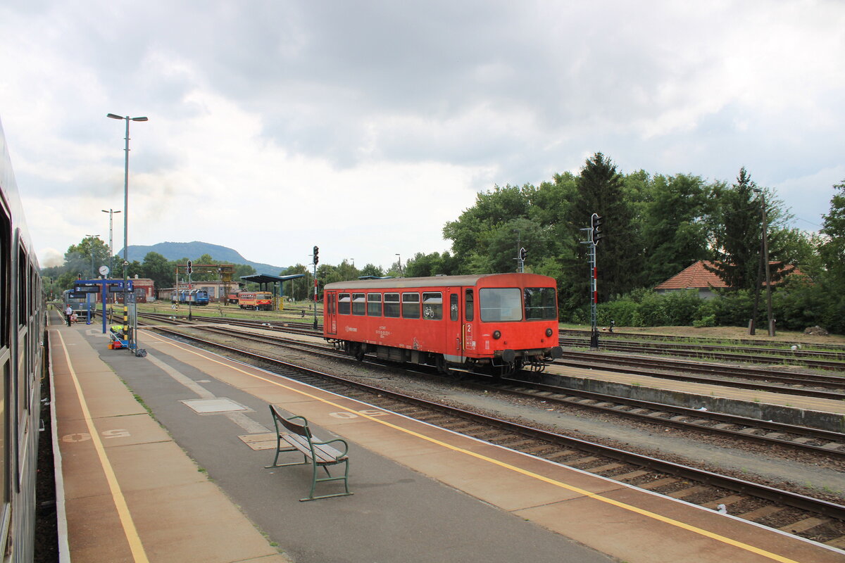 M�V H-START 50 55 83-28 072-0 BDzx am 26.07.2025 beim pausieren in Tapolca.
