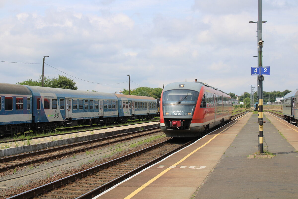 MV-START 426 015 als IR 9605  Helikon  von Gyr nach Keszthely, am 26.07.2025 in Tapolca.