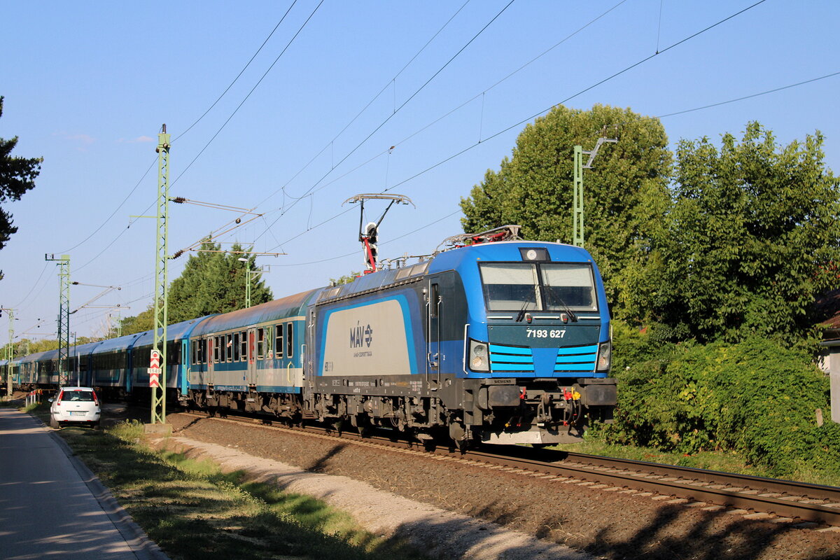 M�V-START 7193 627 (91 80 7193 627-5 D-ELOC) mit dem IC 876  Balaton  von Budapest-D�li nach Keszthely, am 29.07.2026 in Si�fok.