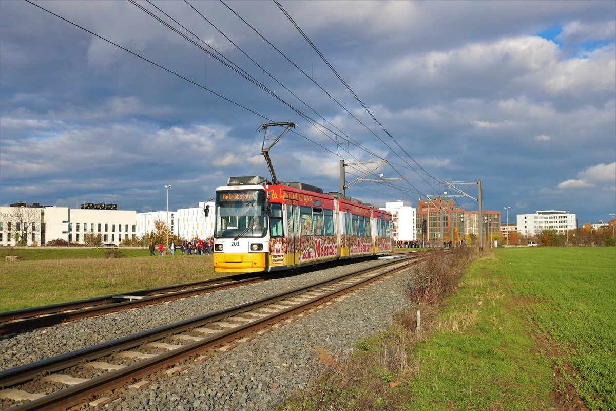 MVG Adtranz GT6M Wagen 201 am 09.11.19 in Mainz in der Nähe der Opel Arena (Fußballstadion)