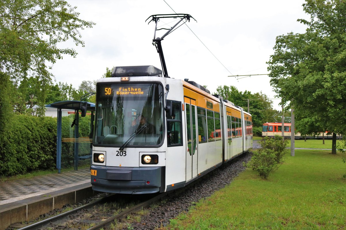 MVG Adtranz GT6M Wagen 203 am 11.05.19 in der Wendeschleife Mainz Hechtsheim Bürgerhaus bei einer Sonderfahrt