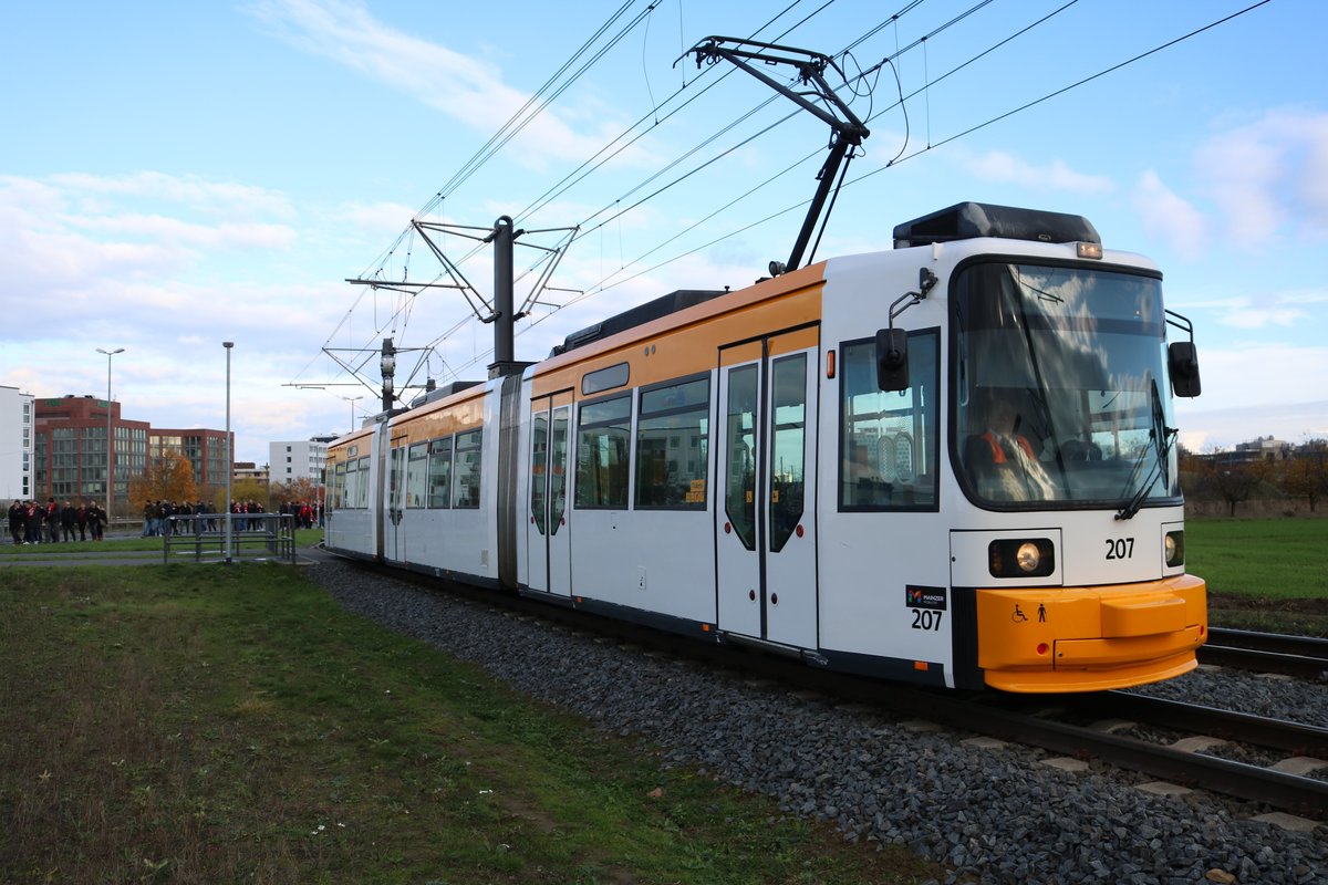 MVG Adtranz GT6M Wagen 207 am 09.11.19 in Mainz in der Nähe der Opel Arena (Fußballstadion)