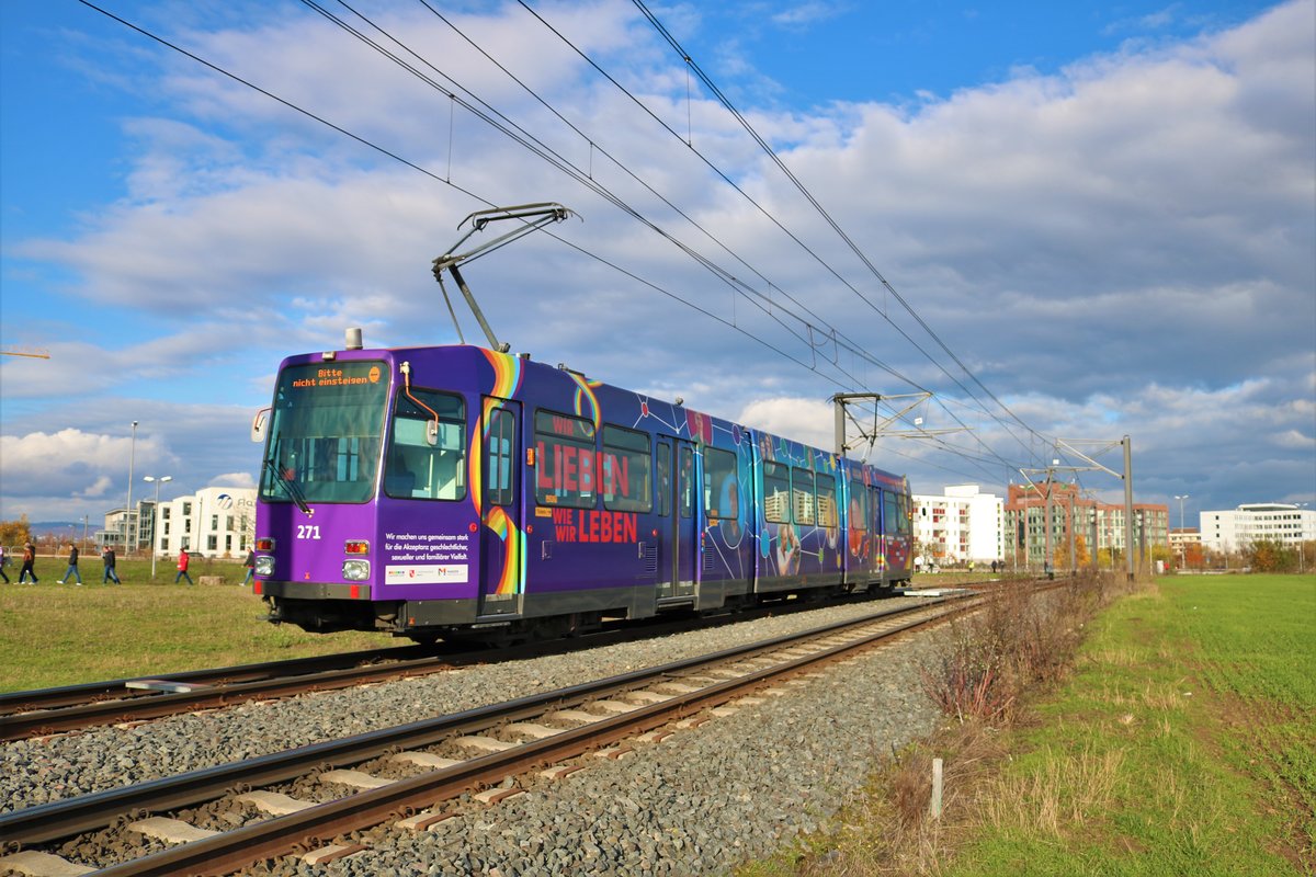 MVG Düwag M8C Wagen 271 am 09.11.19 in Mainz in der Nähe der Opel Arena (Fußballstadion)
