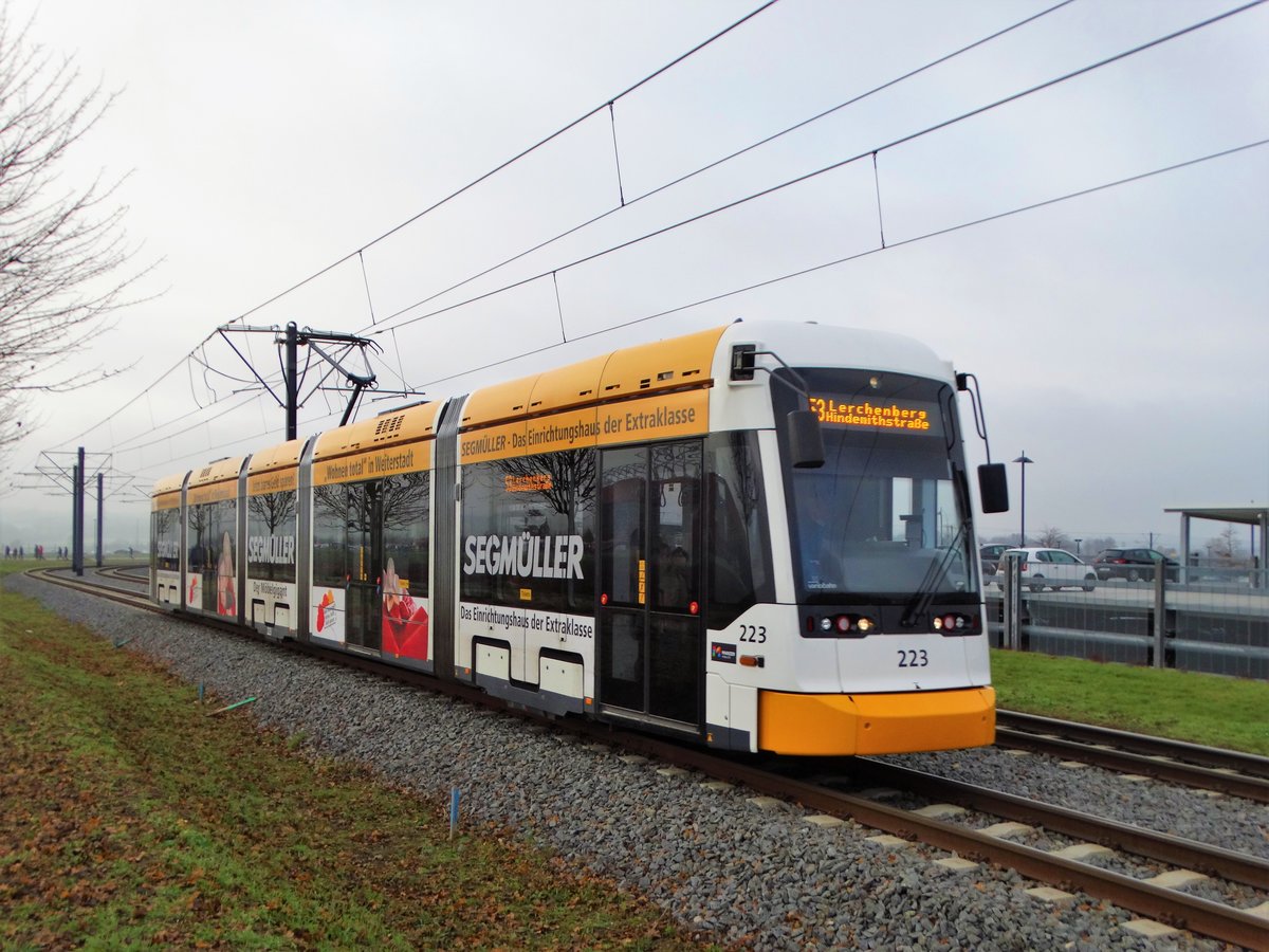 MVG Stadler Variobahn 223 am 02.12.17 in Mainz auf der Mainzelbahn