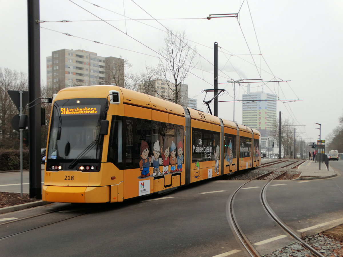 MVG Stadler Variobahn Wagen 218  Die Mainzelbahn ist da   am 17.12.16 in Mainz Lerchenberg