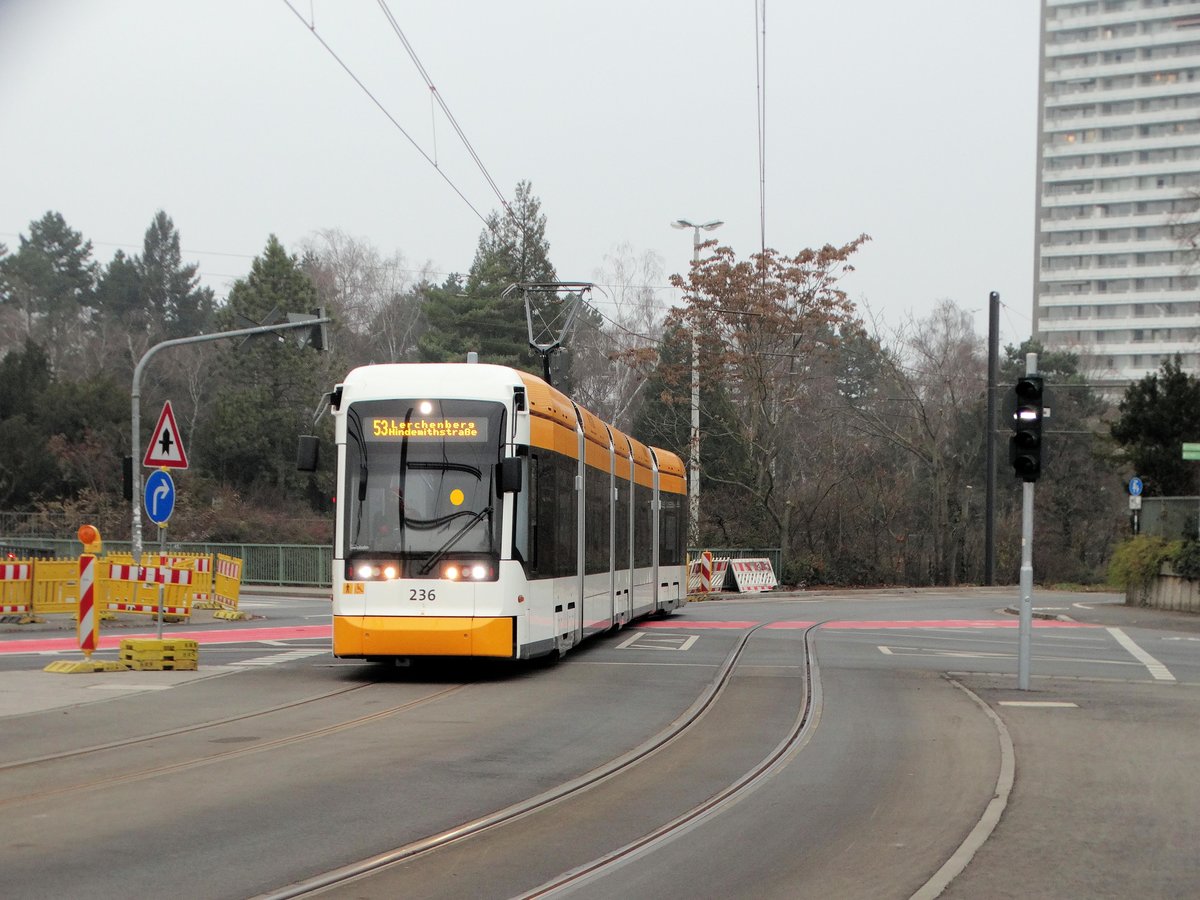 MVG Stadler Variobahn Wagen 236 am 17.12.16 in Mainz Universität