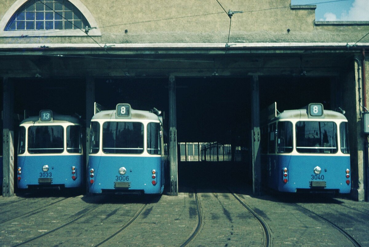 MVG__Bw 3006 + 3033 + 3040 (Baureihe p) als L.8 im Depot Dachauer Str.__25-06-1972