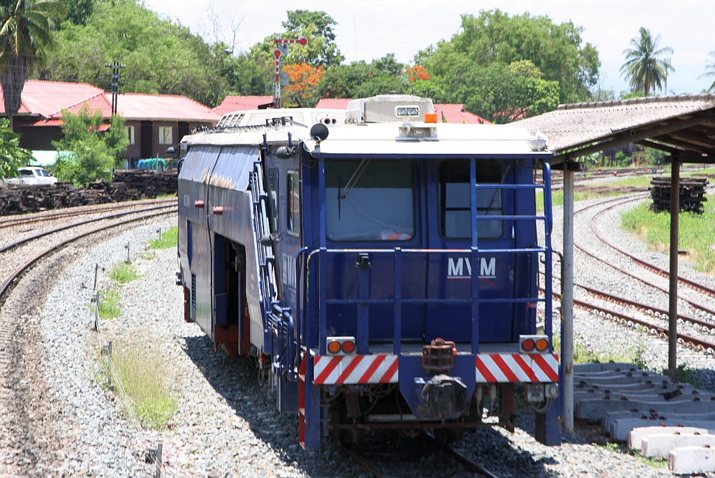 MVM Rail T1, eine Plasser&Theurer Stopfmaschine Type Unimatic 08-32, am 19.Mai 2018 in der Sila At Station.