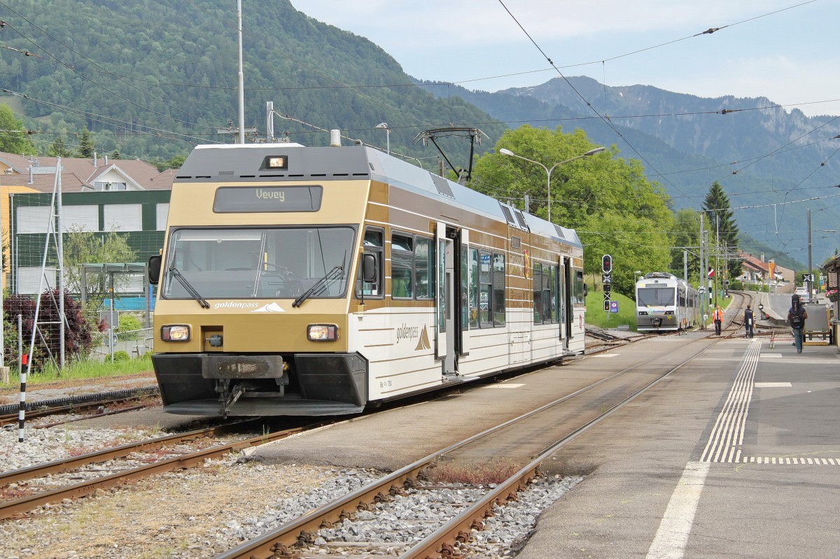 MVR  goldenpass  GTW Be2/6 nach Vevey in der Station Blonay.06.06.14