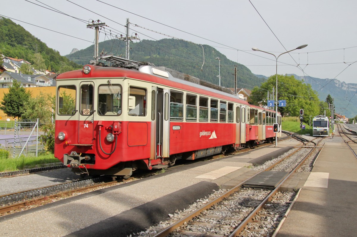 MVR  goldenpass  Zahnradtriebzug BDeh2/4 Vevey-Les Pleiades in der Station Blonay.06.06.14
