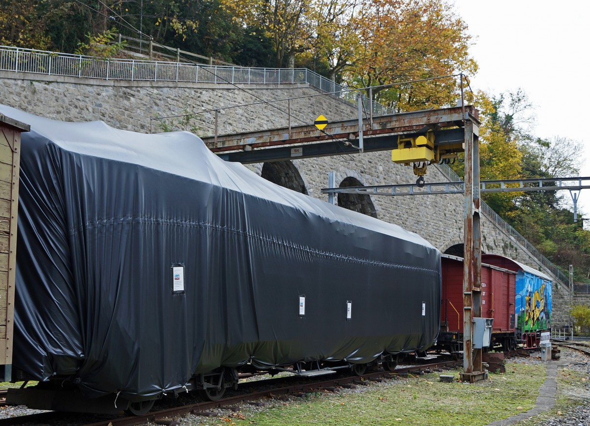 MVR/CEV: Der bereits seit mehreren Jahren ausrangierte CEV BDe 4/4 105 (1913) in schwarzer Verpackung in Vevey abgestellt am 16. November 2013. Ich weiss nicht was soll das bedeuten ?
Foto: Walter Ruetsch
