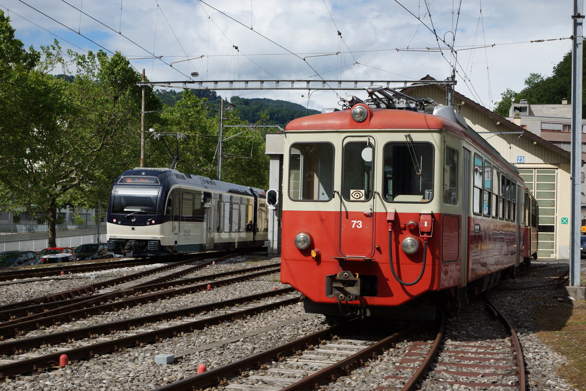 MVR/CEV: Seit der Inbetriebnahme der neuen ABeh 2/6 SURF-FLOTTE stehen mehrere Fahrzeuge der ältern Generationen  ARBEITSLOS  auf den Abstellgeleisen in Vevey. Aufnahme vom 19. Juni 2016.
Foto: Walter Ruetsch
