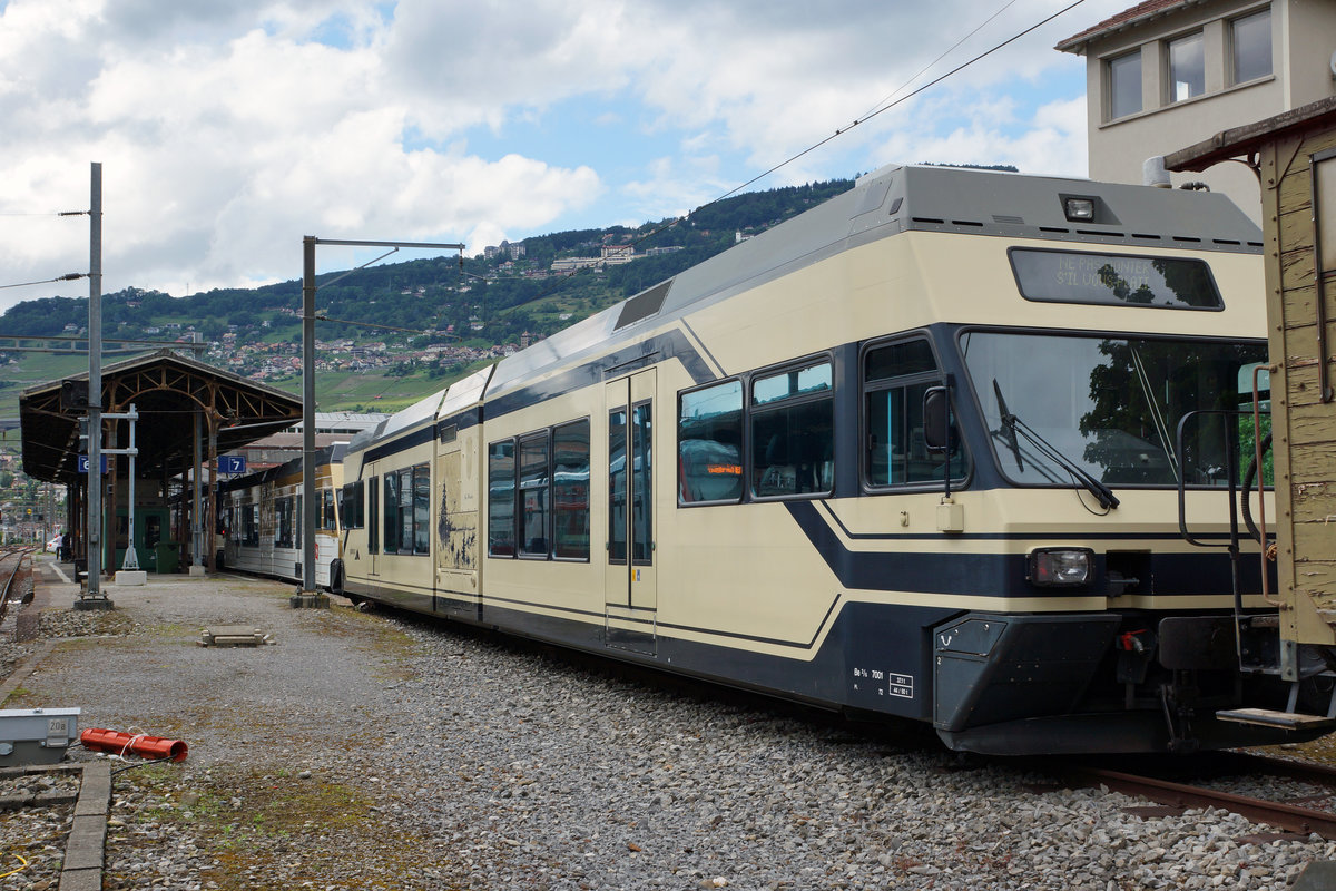 MVR/CEV: Seit der Inbetriebnahme der neuen ABeh 2/6 SURF-FLOTTE stehen mehrere Fahrzeuge der ältern Generationen  ARBEITSLOS  auf den Abstellgeleisen in Vevey.
Be 2/6 (7001-7004) in Vevey am 19. Juni 2016.
Foto: Walter Ruetsch
