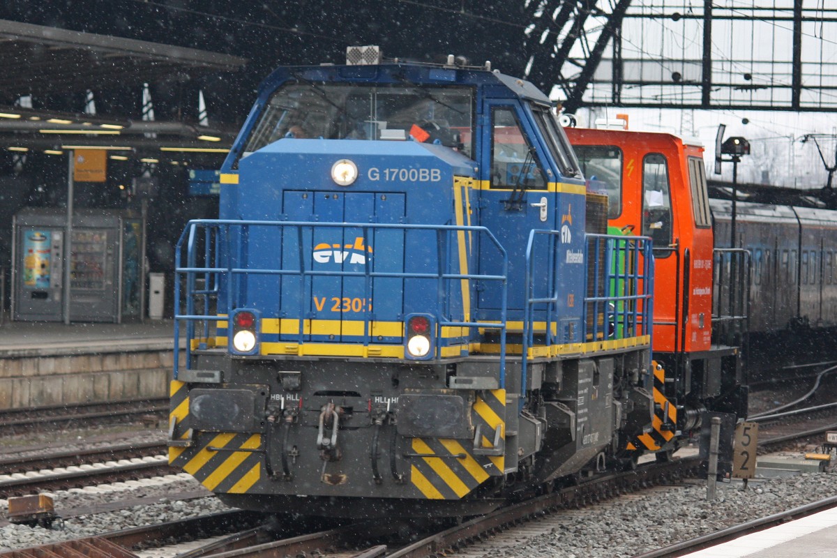 MWB V2305 berfhrt DME Schma am 28.3.13 durch Bremen Hbf.