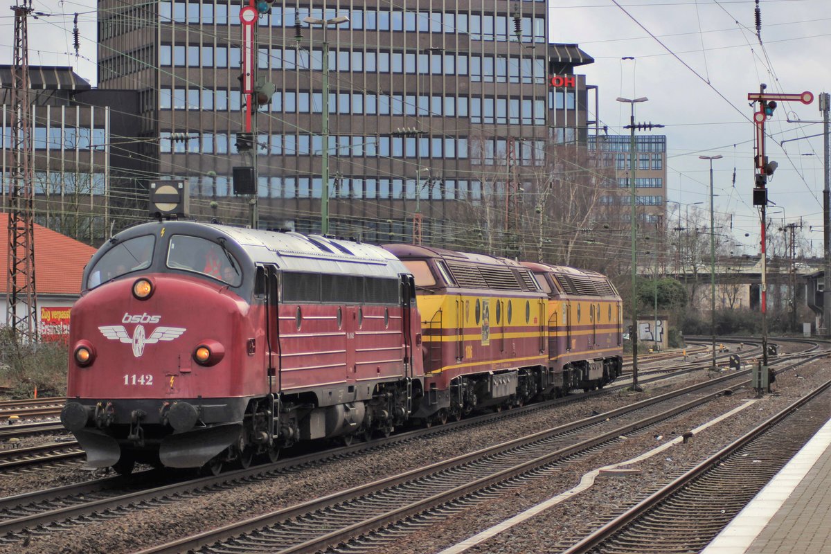 MY 1142 zog am 20.2.16 zwei Dieselloks der CFL in Richtung Magdeburg,das Bild entstand in Düsseldorf Rath