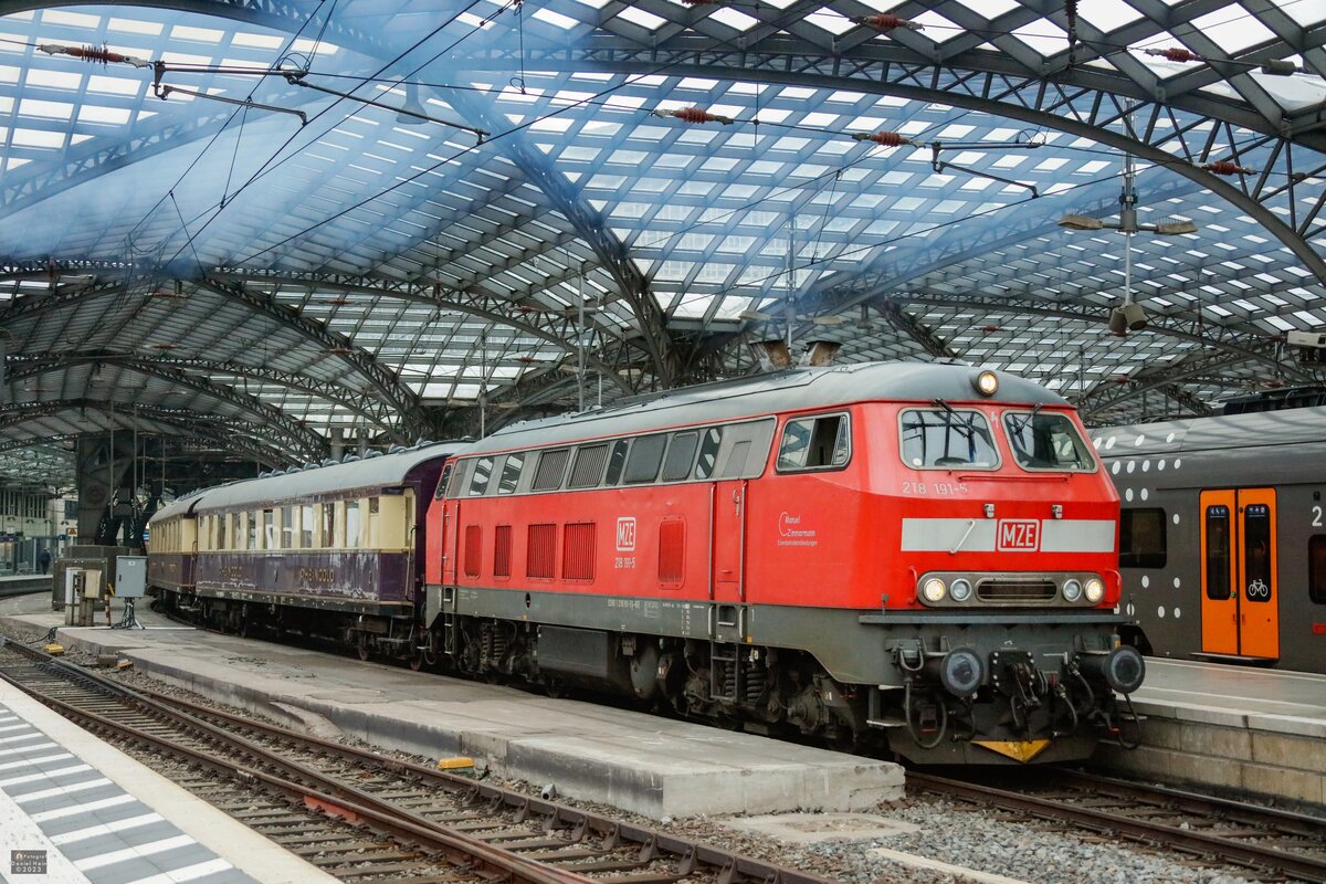 MZE 218 191 mit FEK-Rheingold nach Limburg in Köln Hbf, am 08.04.2023.