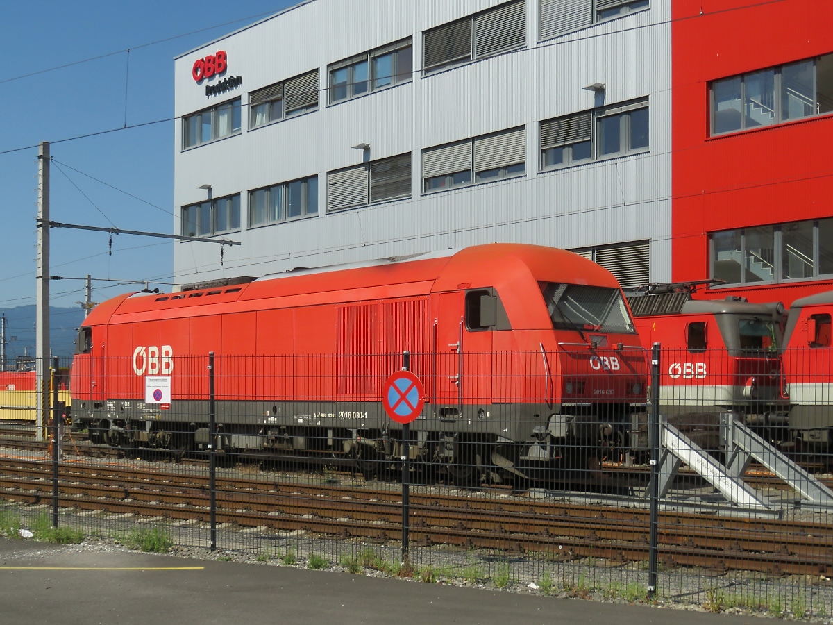 Na, sowas ghert jo angezeigt! Herr Inspektor, hallo, kummans schnö!

Im Halteverbot geparkt: 2016 080 am Hauptbahnhof Graz, 30.6.19
