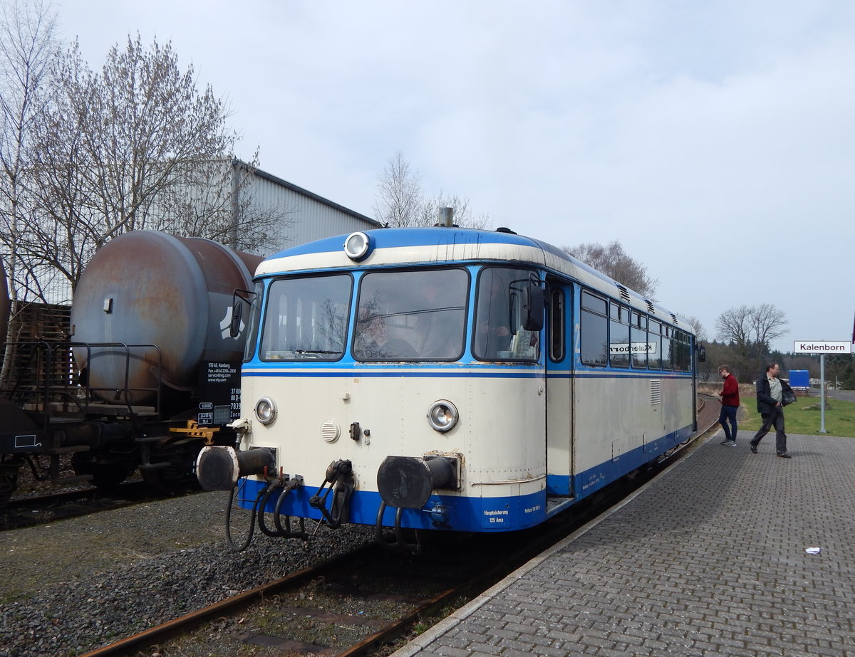 Nach 20 minütiger Fahrt kam ich mit dem  798 808-1 der ehemaligen Dürener Kreisbahn und dem 25. letz Ausgeliefersten Schienenbus in Kalenborn an.

Kalenborn 02.04.2016