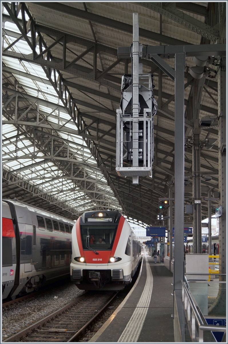 Nach all den Bildern der LEX RABe 522, nun wieder einmal ein Bild eines  normalen  RABe 522, des RABe 522 210 in Lausanne auf einer Dienstfahrt (nach Neuchâtel?).

27. Februar 2020