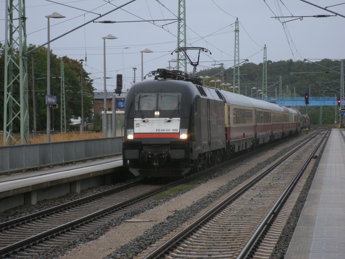 Nach der Ankunft aus Koblenz in Binz,am 18.September 2013,brachte die MRCE ES64U2-099 den TEE Leerpark nach Stralsund zum abstellen.Hier kam der Leerpark von Binz durch Bergen/Rgen.