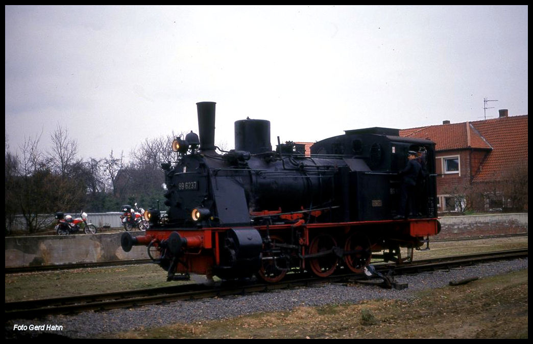 Nach Ankunft des Nikolauszuges am 8.12.1991 in Ankum setzte die 896237 um, um wenig später nach Bersenbrück zurück zu fahren.