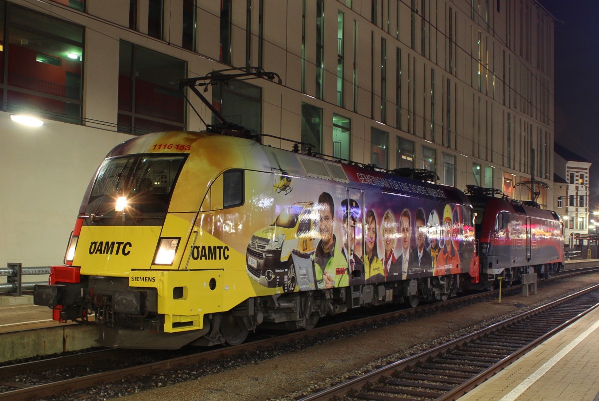 Nach der Ankunft mit dem 649 aus Salzburg Hauptbahnhof (Sb) stellte die zwei Ladys die Garnitur weg, dann ging es �ber die 1ste ins Haus um die 1116 242 abzustellen um von Haus wieder mit der 1116 153 �AMTC den ankommenden 466 zu verschieben um weiter Richtung Z�rich zufahren; am 08.11.2013