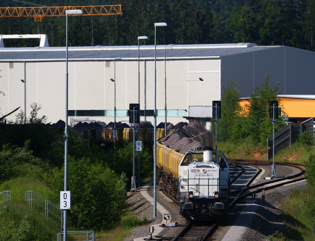 Nach der Beladung der 15 Wagen rollt 2170.001 gemächlich gen Deutschlandsberg. AB-Leibenfeld am Morgen des Heutigen 29.Mai 2015