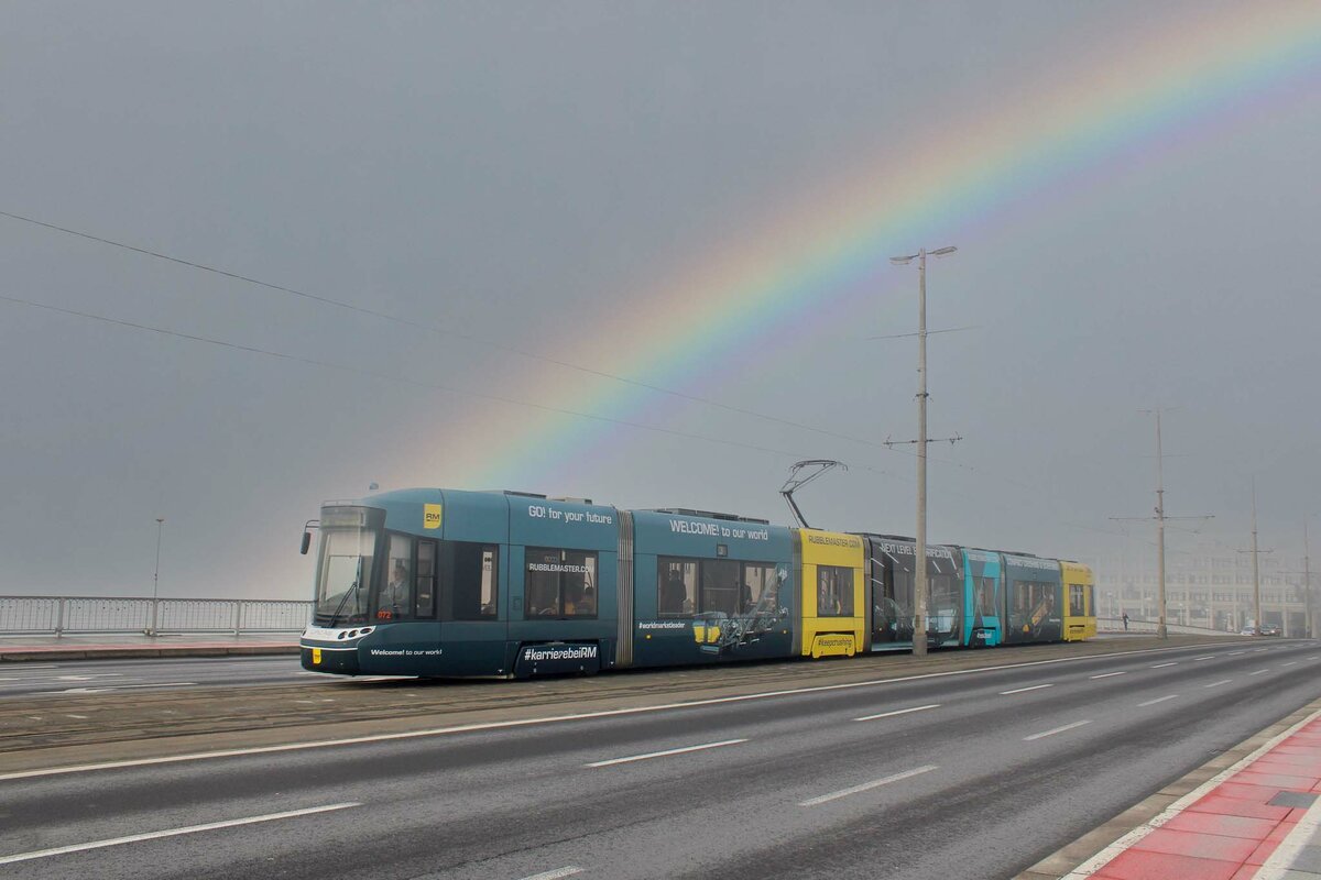 Nach dem ich im Februar nach langer Zeit wieder einen Linz besuch machen konnte, bot sich an der Niebelungenbrücke das schönste Bild des Tages an. Ein Cityrunner der Linz AG fuhr bei Nebel und einem Schönem Regenbogen an meiner Stelle durch. 

