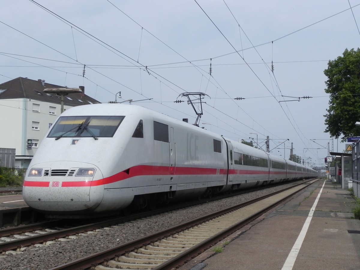 Nach dem Unfall in Mannheim am 01.08.2014 wurde der gesamt Fernverkehr über die alte Strecke umgeleitet. Der ICE 593 fuhr mit ca. 15 Minuten Verspätung am 02.08.2014 um 10:51 Uhr durch Mannheim-Rheinau. 