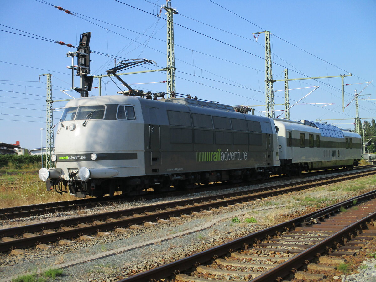 Nach einem Sprint schaffte ich es,am 13.August 2022,noch die Ausfahrt von der RADVE 103 222,aus Bergen/Rügen zufotografieren.
