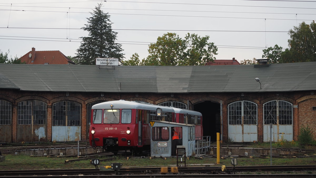Nach erledigter Arbeit kehren 172 001 und 172 601 als  HafenExpress  zwischen Neustrelitz Hbf und Neustrelitz Hafen + retour ins BW zurück.

Neustrelitz, der 13.10.2019