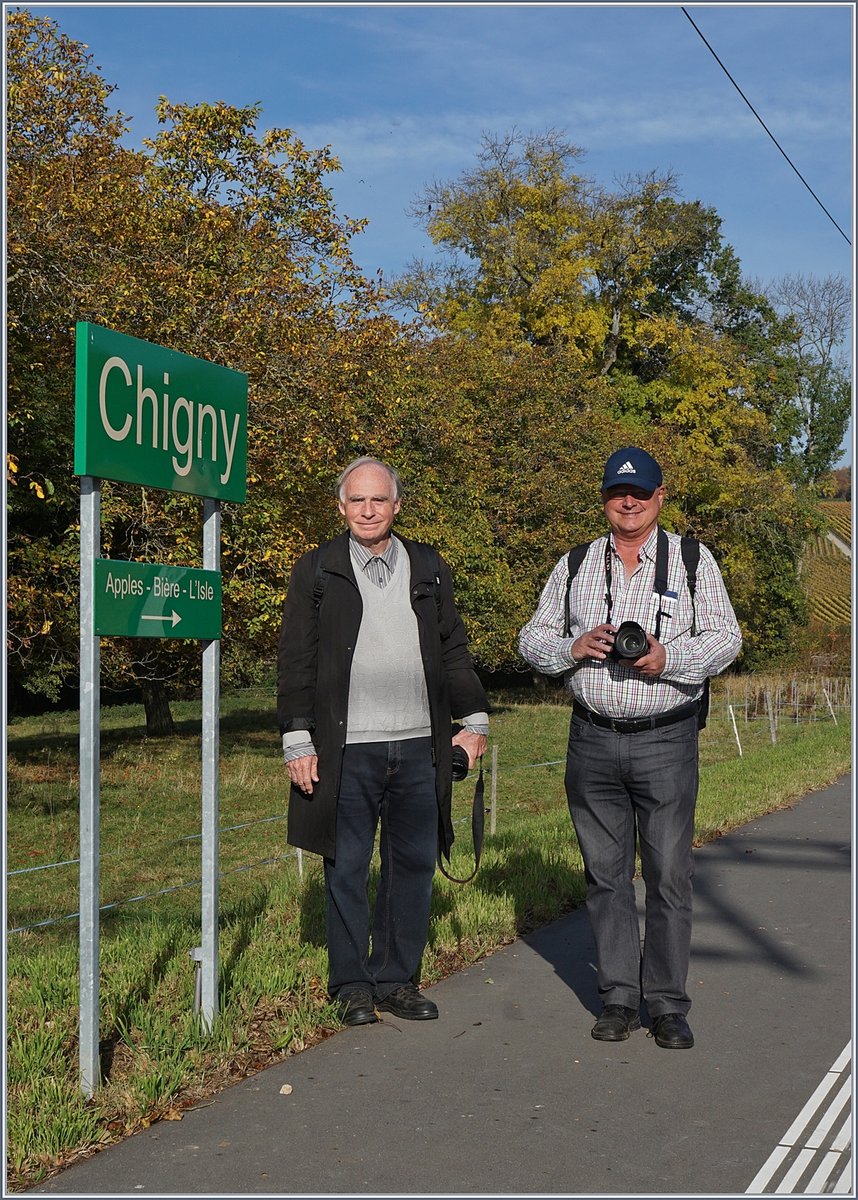 Nach den ersten gelungen Bilder in Chigny lächelten die beiden Herren zufrieden in die Kamera; da wussten wir noch nicht dass der heutige Tag kein Zuckerschlecken sein würde...
17. Okt. 2017